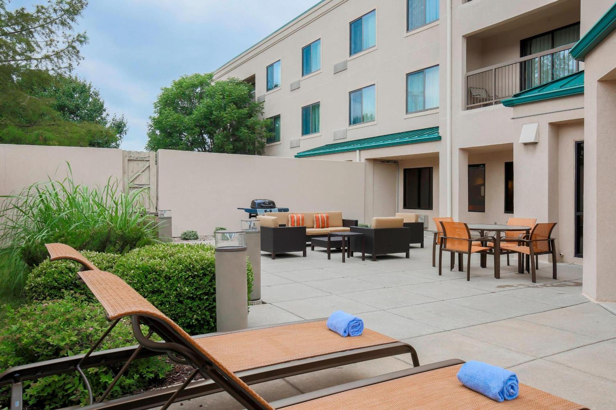Courtyard By Marriott Topeka Exteriér fotografie