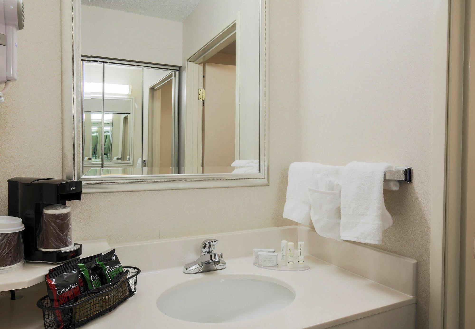 Courtyard By Marriott Topeka Exteriér fotografie